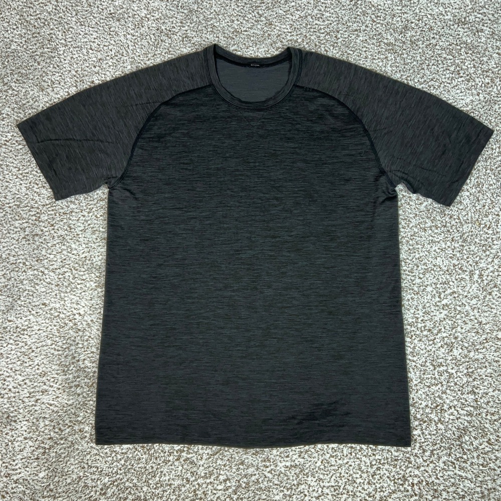 Lululemon Shirt Mens XL Gray Heather Crew Neck Running Workout Training Gym Logo